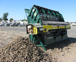 PVG-C120 three product soil screener by OMH ProScreen
