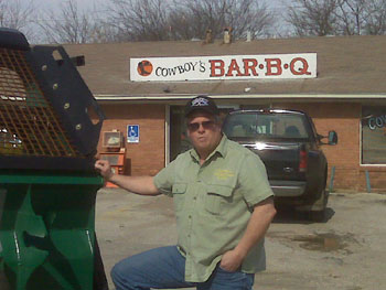 Brad and Darren stop for Texas Bar-B-Q