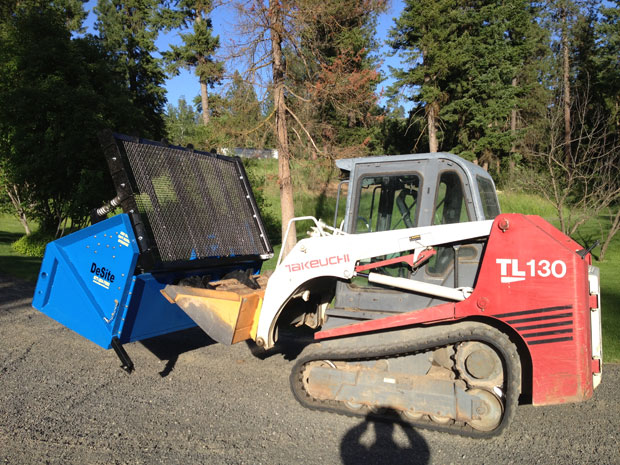 The SLG-78 topsoil screener is portable